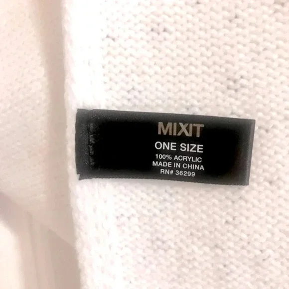 Metallic‎ Silver Studded Ivory Knit Scarf - Picture 5 of 7